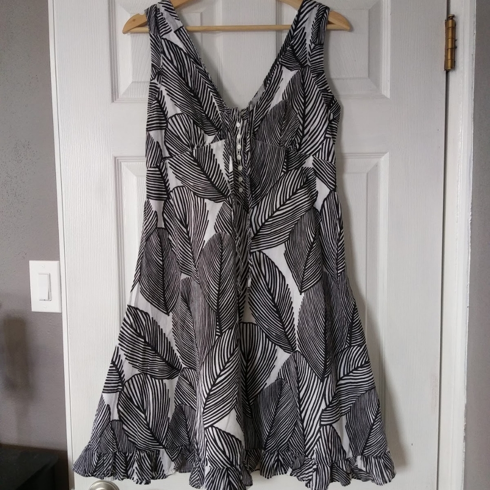 Black and white tropical print dress with ruffles